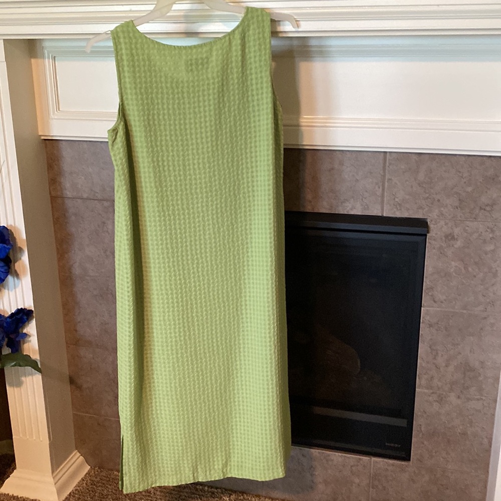 2 Piece Light Green Dress. - Picture 4 of 9